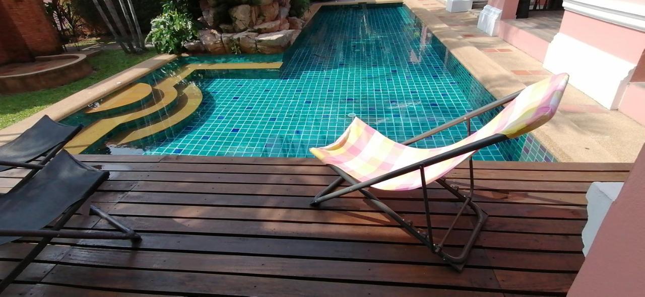 พระตำหนักวิลล่า 10 ห้องนอน พร้อมสระว่ายน้ำส่วนตัว Pattaya Bagian luar foto